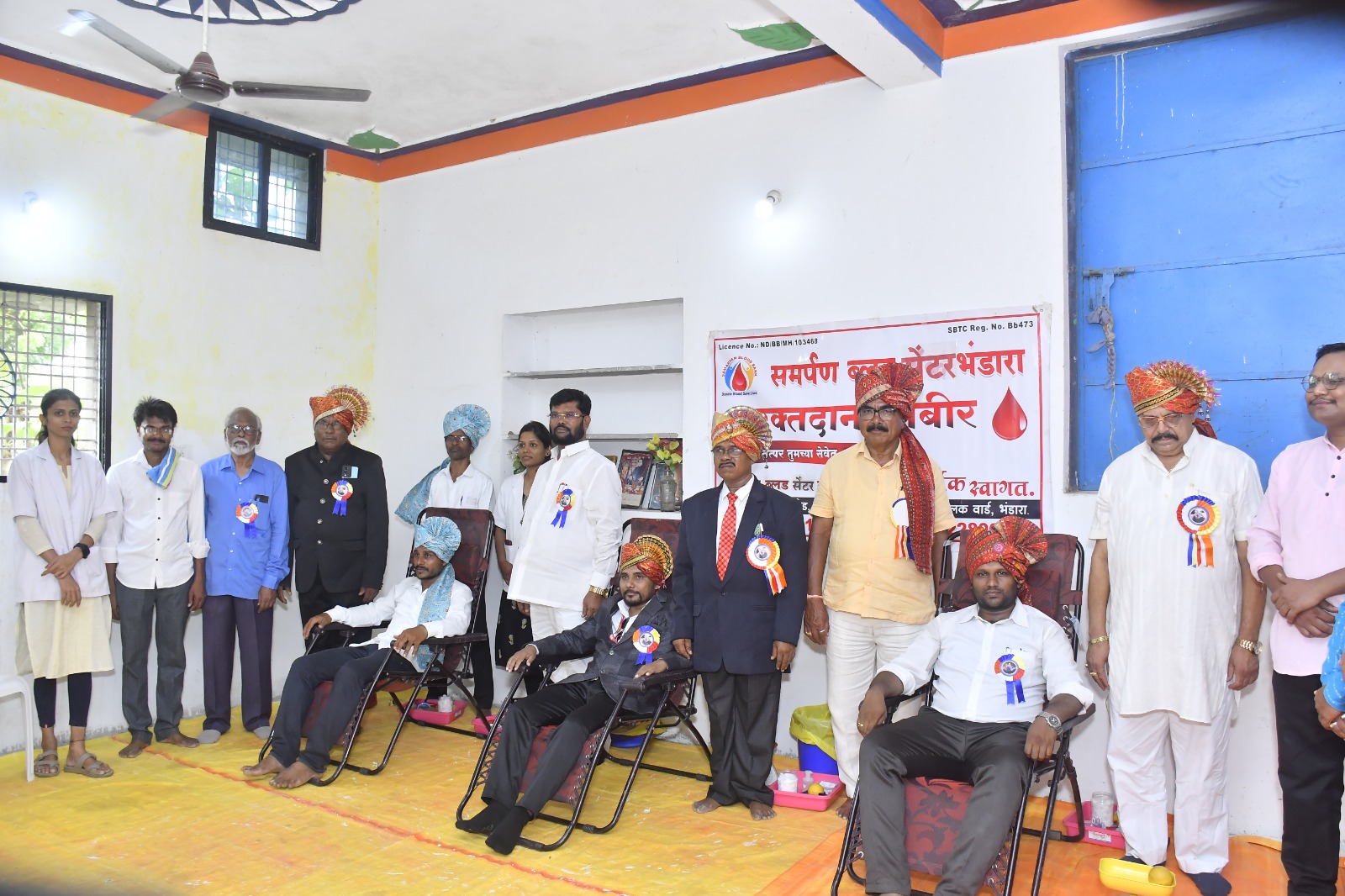 सन्मान द्या व सन्मान या सामाजिक उपक्रमांतर्गत <br>पत्रकार संजीव भांबोरे यांच्या वाढदिवसानिमित्त १० रक्तदात्यांनी केले रक्तदान