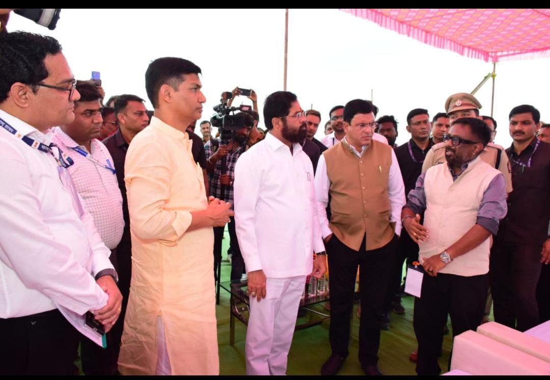 उपमुख्यमंत्री एकनाथ शिंदे यांनी जलपर्यटन प्रकल्पाची पाहणी केली उपमुख्यमंत्री एकनाथ शिंदे यांनी जलपर्यटन प्रकल्पाची पाहणी केली