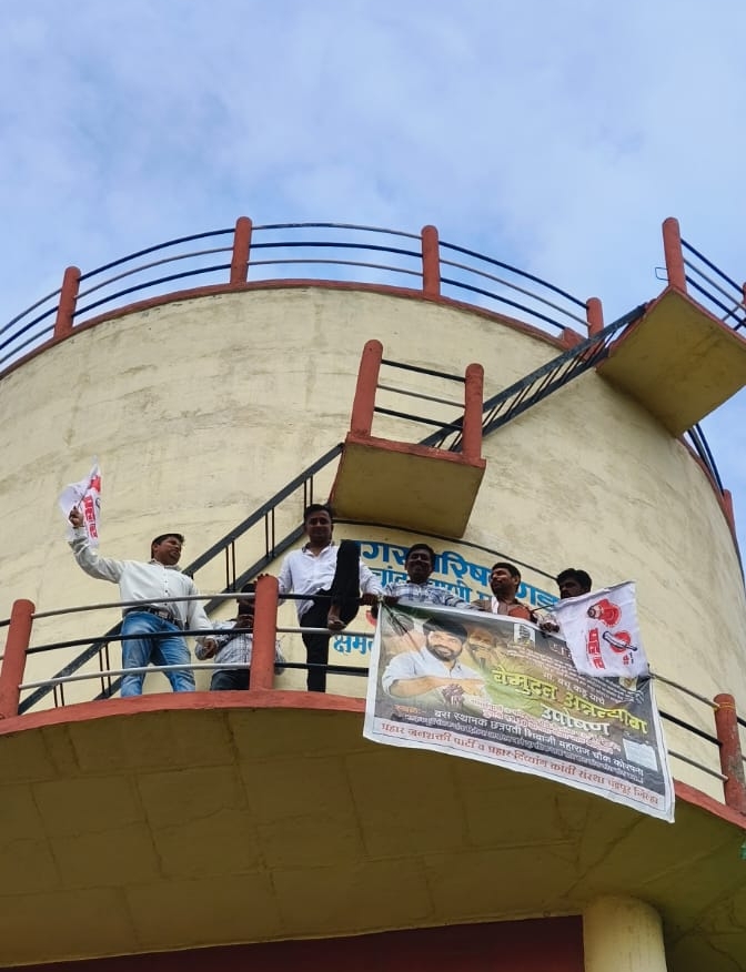 आज गडचांदूर येथील प्रहार जनशक्ती पक्षाच्या वतिने बच्चू भाऊंनापाठिंबा देत शोले आंदोलन