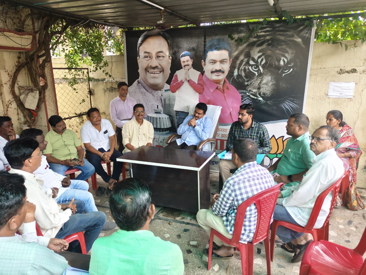 राजुरा नगर परिषदेच्या वाढीव गृहकर प्रकरणी आमदार देवराव भोंगळे ह्यांचा नागरिकांना दिलासा, २०% हुन अधिक करवाढ़ न करण्याचे मुख्याधिकाऱ्यांना निर्देश राजुरा नगर परिषदेच्या वाढीव गृहकर प्रकरणी आमदार देवराव भोंगळे ह्यांचा नागरिकांना दिलासा, २०% हुन अधिक करवाढ़ न करण्याचे मुख्याधिकाऱ्यांना निर्देश