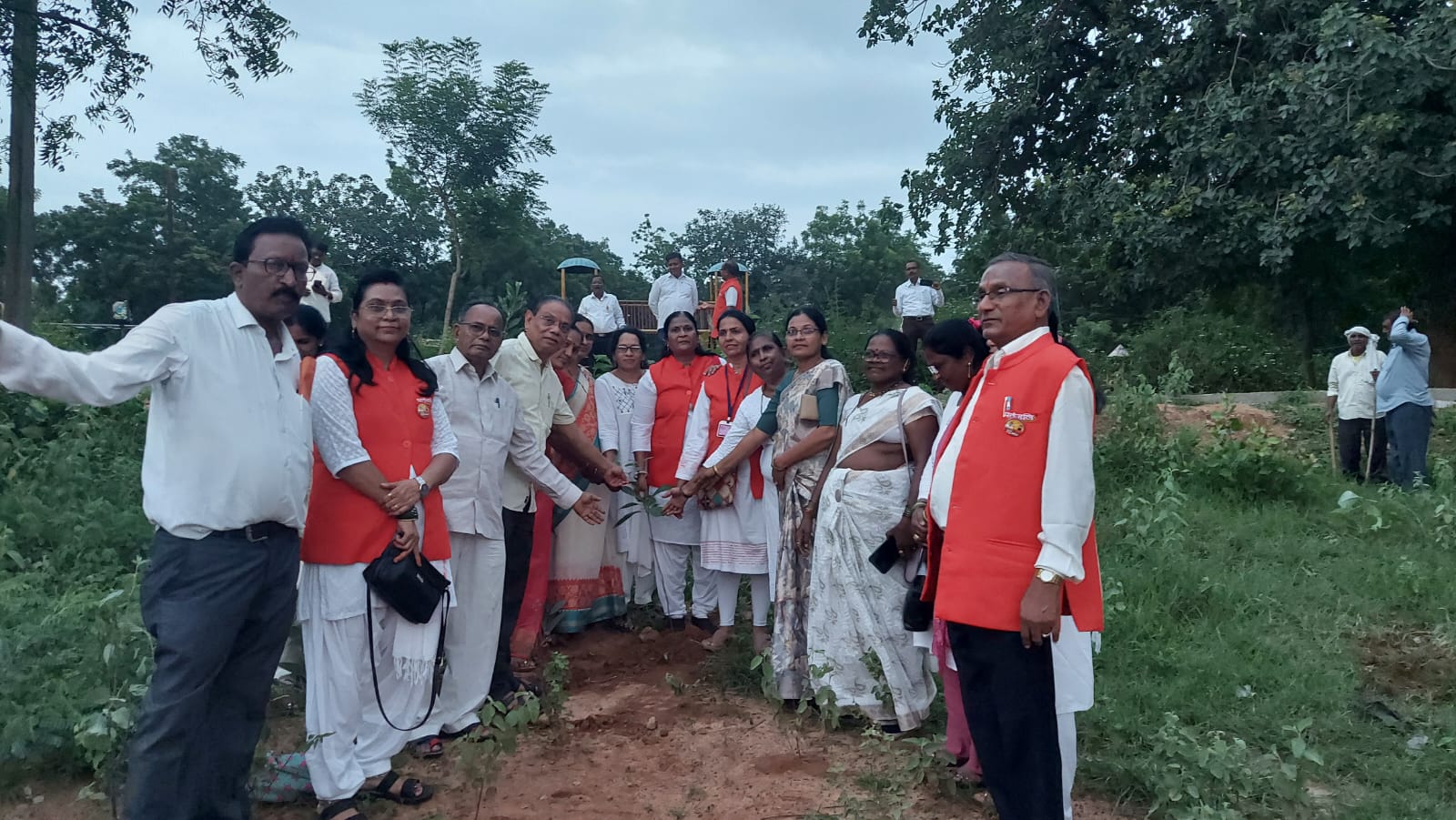 निरोगी जीवनासाठी निसर्गाकडे चला. प्राचार्य डॉक्टर संभाजी वारकड.