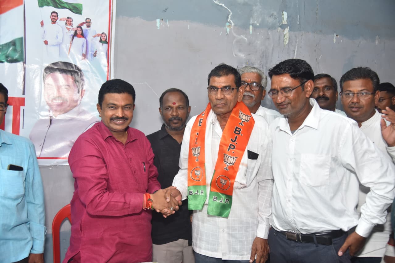 काँग्रेस, शेतकरी संघटना व विजयक्रांती संघटनेचे कार्यकर्ते भाजपात!