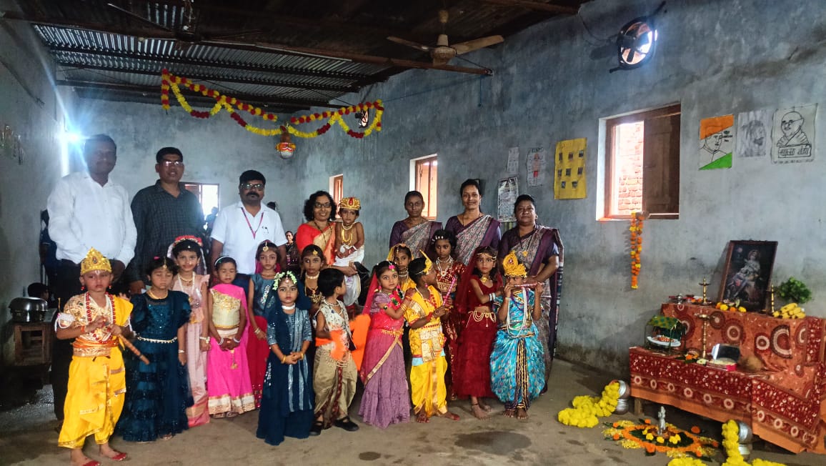 आशादेवी मराठी प्राथमिक विद्यामंदिर येथे गोकुळाष्ठामी निमित्त दहीहंडी कार्यक्रम <br>विविध कार्यक्रमानी विद्यार्थांनी केली गोकुळाष्ठामी साजरी आशादेवी मराठी प्राथमिक विद्यामंदिर येथे गोकुळाष्ठामी निमित्त दहीहंडी कार्यक्रम <br>विविध कार्यक्रमानी विद्यार्थांनी केली गोकुळाष्ठामी साजरी