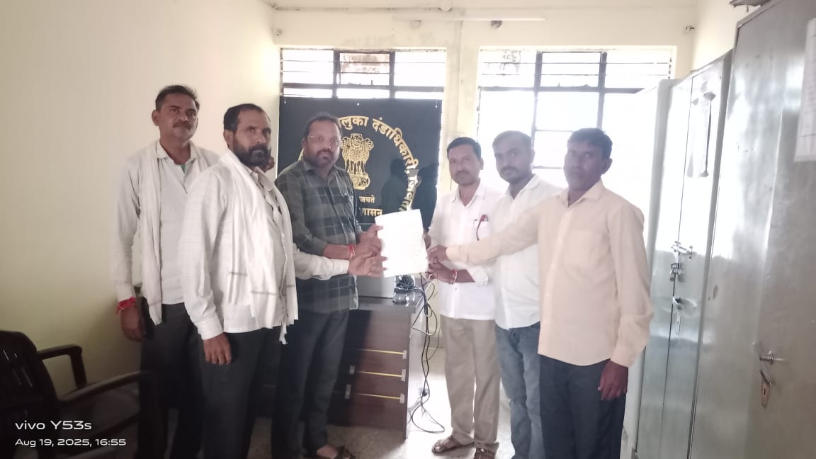 जिवती तालुक्यातील कुंभेझरी मार्गावरील लोलडोह, व पाटागुडा पुलावरील काँक्रिट वाहून गेल्याने रहदारीस धोकादायक