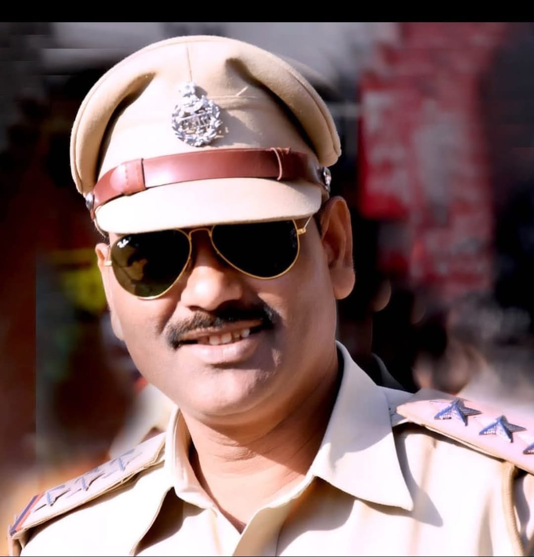 मारेगाव पोलिस स्टेशनचे ठाणेदार पोलिस निरीक्षक उमेश बेसरकर (वय ५७ वर्षे) यांचे हृदयविकाराच्या झटक्याने दुःखद निधन