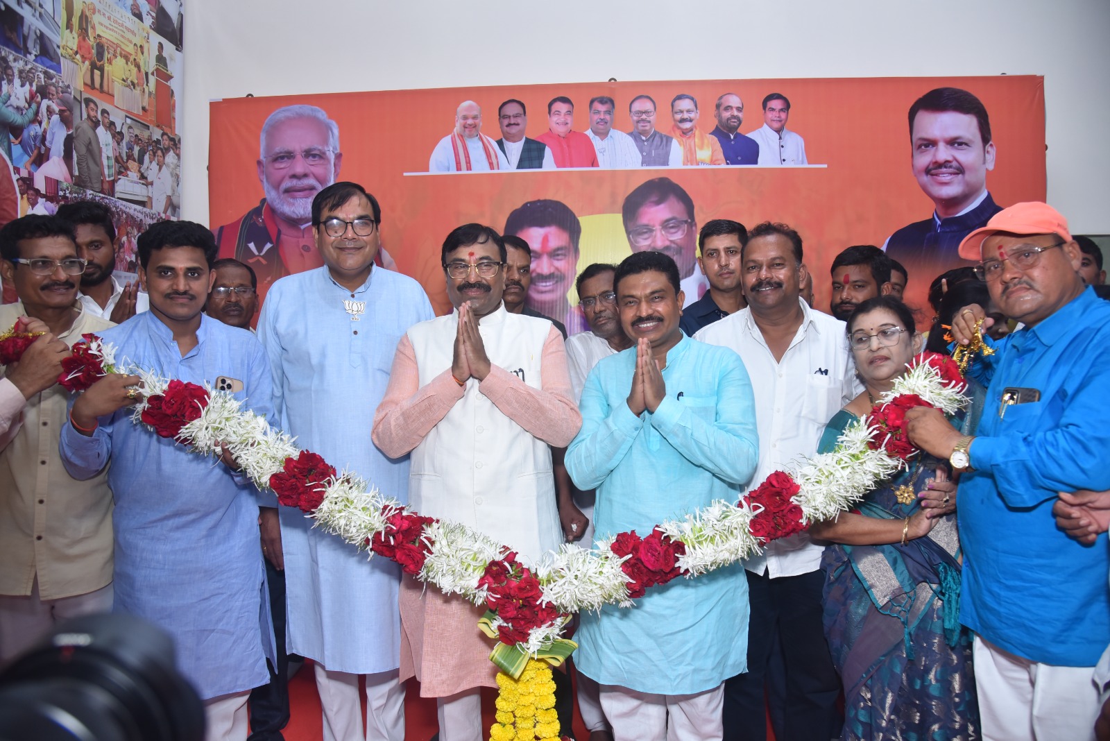 राजुरा येथे भाजपा विधानसभा जनसंपर्क कार्यालय व मा. आ. सुधीरभाऊ मुनगंटीवार सेवा केंद्रचे थाटात लोकार्पण..