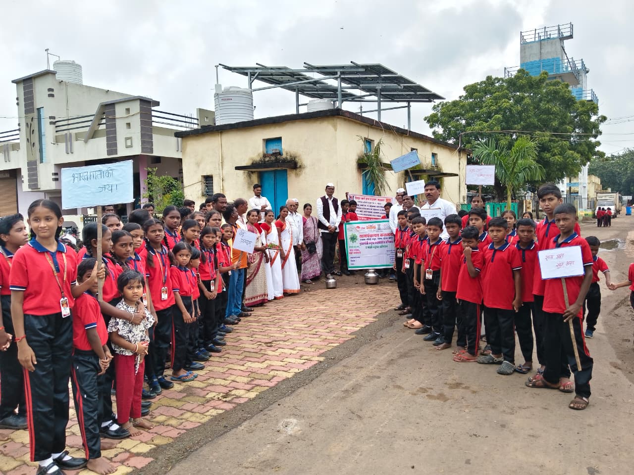 कळमन्यात सरपंच नंदकिशोर वाढई यांचा नाविन्यपूर्ण उपक्रम : गावकऱ्यांसाठी मोफत गरम पाण्याची सोय.