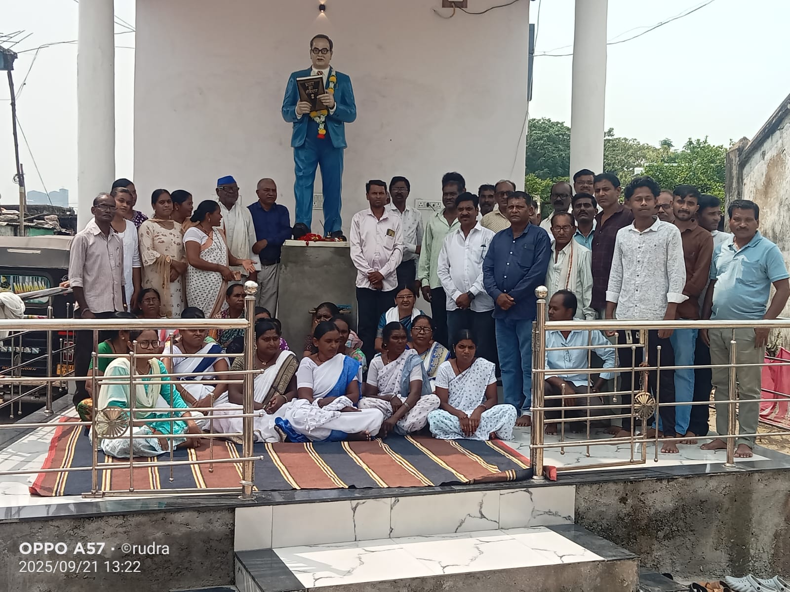 नागपूर येथील रिपाइंचा वर्धापन दिन आणि कार्यकर्ता मेळाव्या निमित्त थुट्रा येथे प्रचारसभा नागपूर येथील रिपाइंचा वर्धापन दिन आणि कार्यकर्ता मेळाव्या निमित्त थुट्रा येथे प्रचारसभा