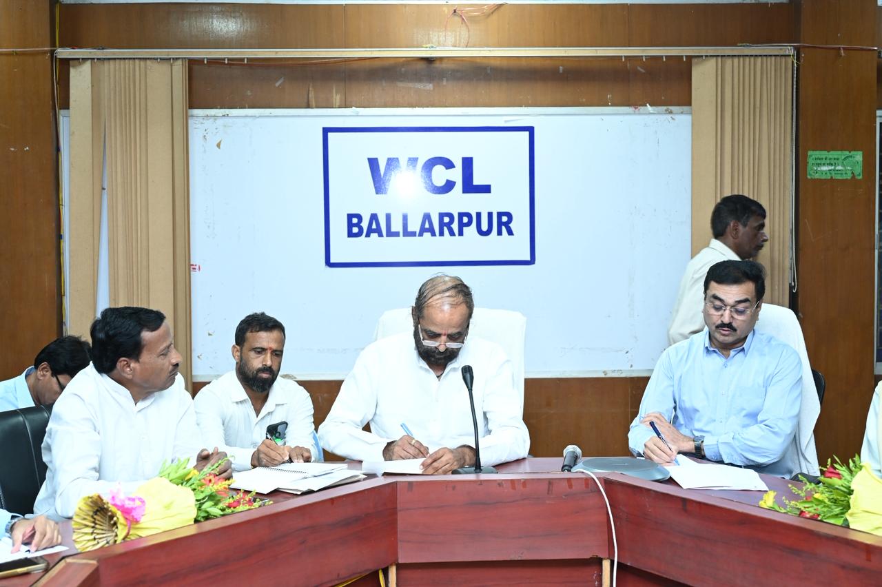 देशपांडे वाडीतील प्लॉट वर्गीकरण प्रश्नावर अहीर यांची हस्तक्षेपाची भूमिका