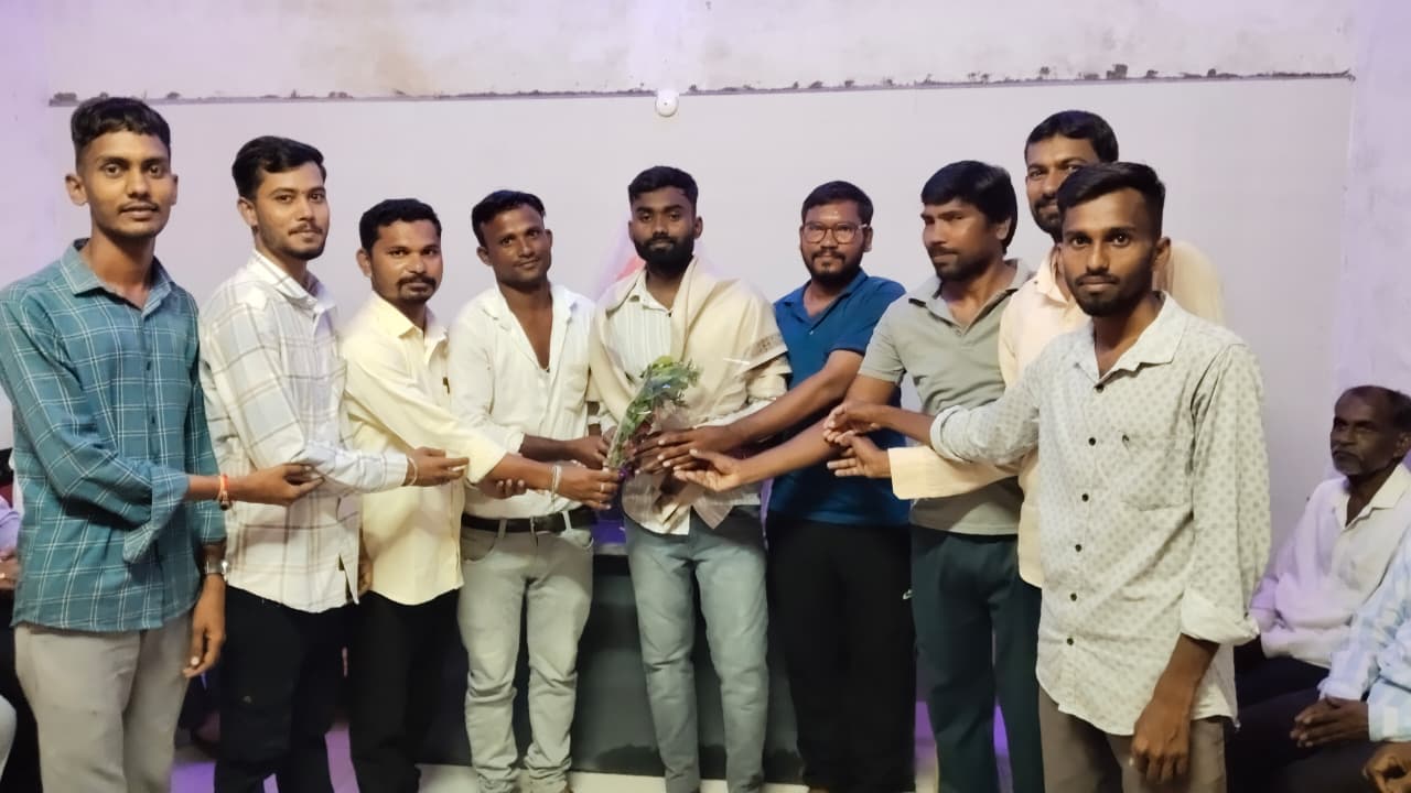 गराडा बुजरूक येथे गुणवंत विद्यार्थ्यांचा सत्कार..