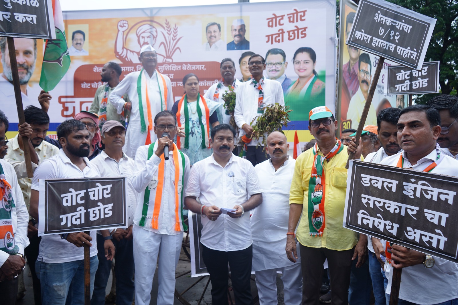 महायुती सरकारला शेतकऱ्यांचा इशारा : फसवणूक आणि मतचोरी करणाऱ्यांना धडा शिकवा – माजी आमदार सुभाष धोटे.