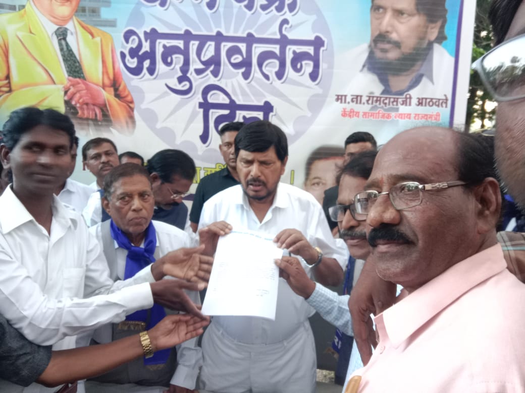 केंद्रीय सामाजिक न्याय राज्यमंत्री रामदास आठवले यांचे चंद्रपूरात केले जंगी स्वागत !