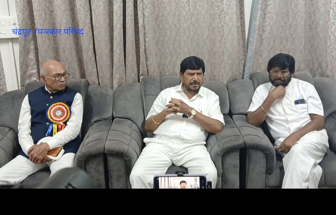 रिपब्लिकन ऐक्य दीर्घकाळ टिकणार हवे : रामदास आठवले, केंद्रीय सामाजिक न्यायराज्यमंञी रिपब्लिकन ऐक्य दीर्घकाळ टिकणार हवे : रामदास आठवले, केंद्रीय सामाजिक न्यायराज्यमंञी