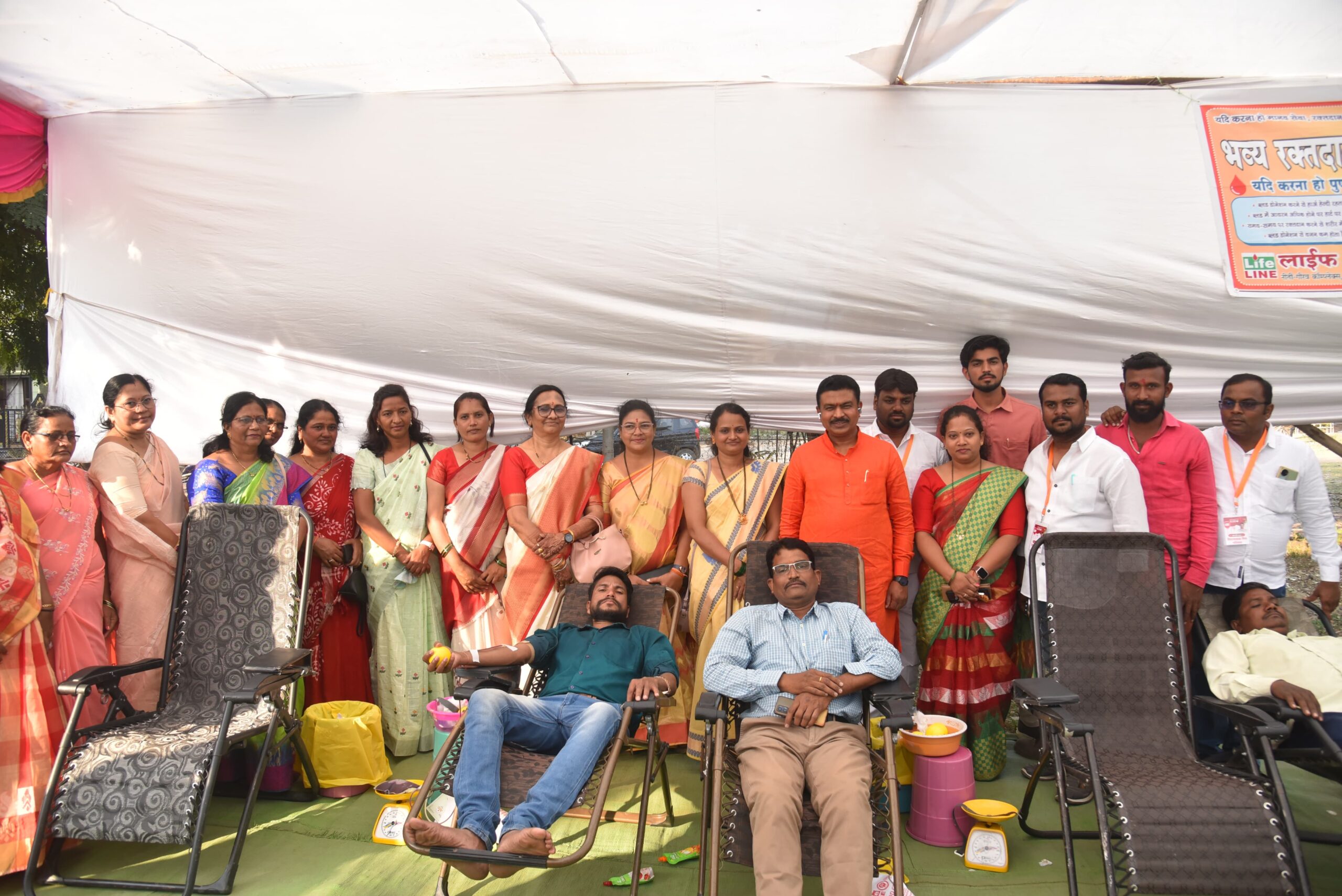 २१ वर्षांची परंपरा! ‘विक्रमवीर’ आमदाराला वाढदिवसाचं अनोखं गिफ्ट: कोरपण्यात एकाच दिवशी १३९४ विक्रमी रक्तदान!