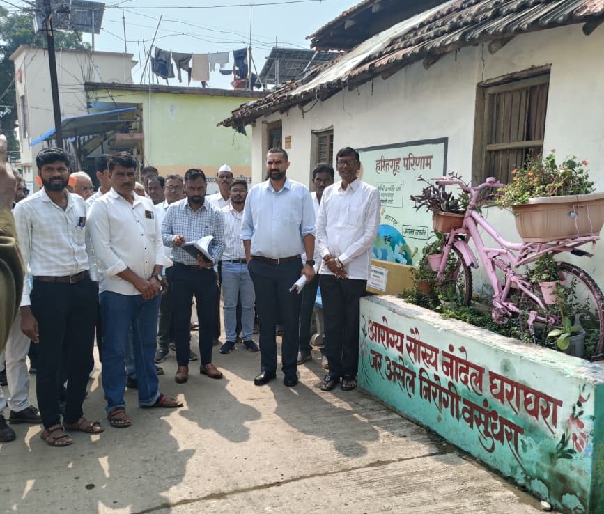 जिल्हा आदर्श व स्मार्ट ग्राम कळमनाला सीईओंची आकस्मिक भेट.