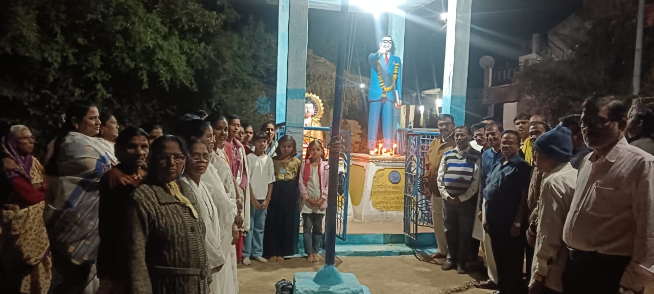 अड्याळ येथे महामानव बोधिसत्व डॉ .बाबासाहेब आंबेडकर यांना 69 व्या महापरिनिर्वाण दिनानिमित्त अभिवादन