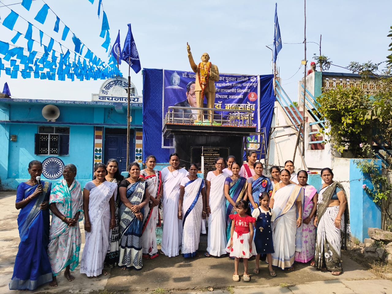आवाळपूरात महापरिनिर्वाणदिनी अभिवादन कार्यक्रम डॉ. बाबासाहेब आंबेडकर पुतळा समितीचे आयोजन
