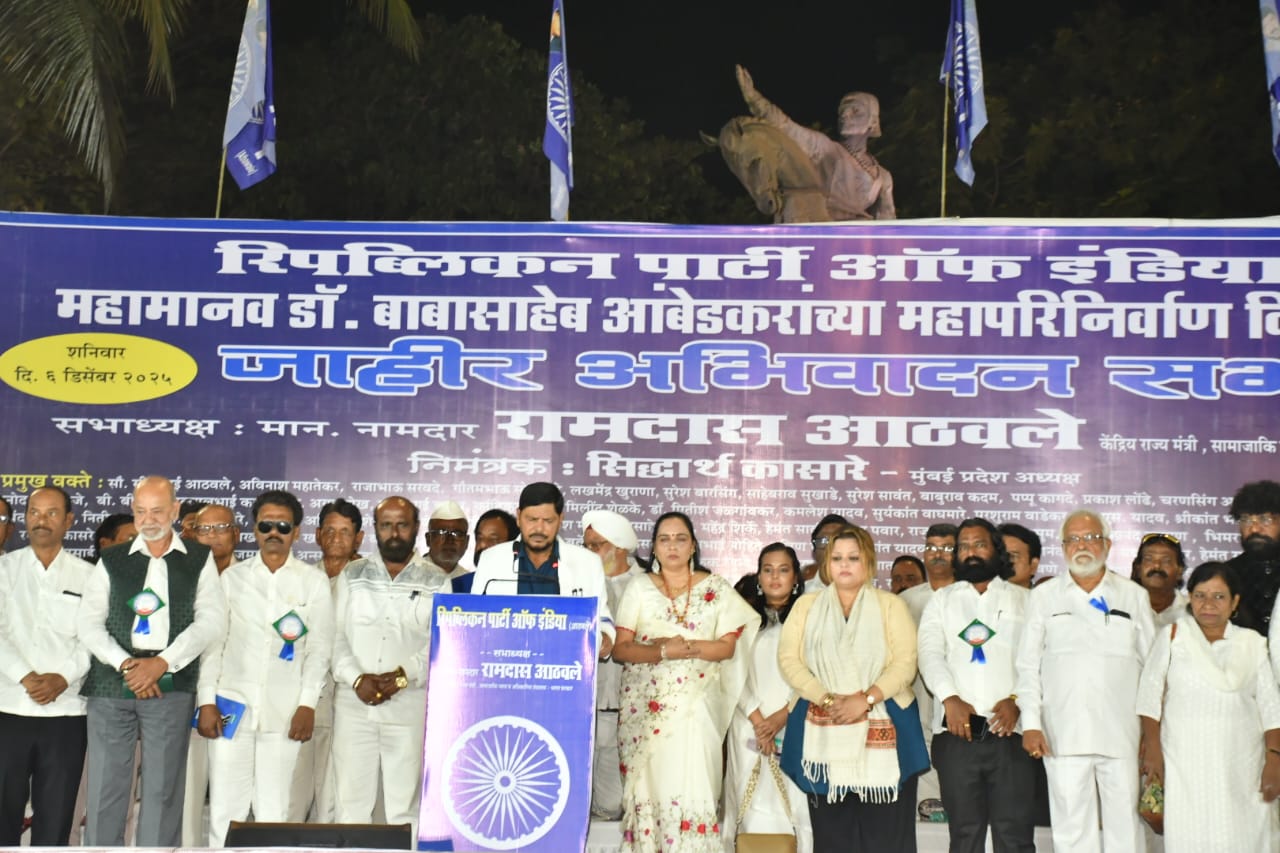 चैत्यभूमीवर प्रचंड गर्दी – मुंबईतील दादर चैत्यभूमी येथे बाबासाहेबांना अभिवादन