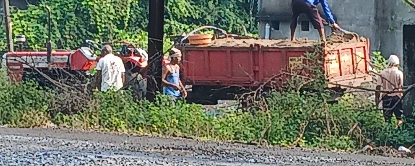 अवैध रेती उत्खनन व जड वाहतुकीवर तातडीने आळा घाला:- नागरीकांची मागणी