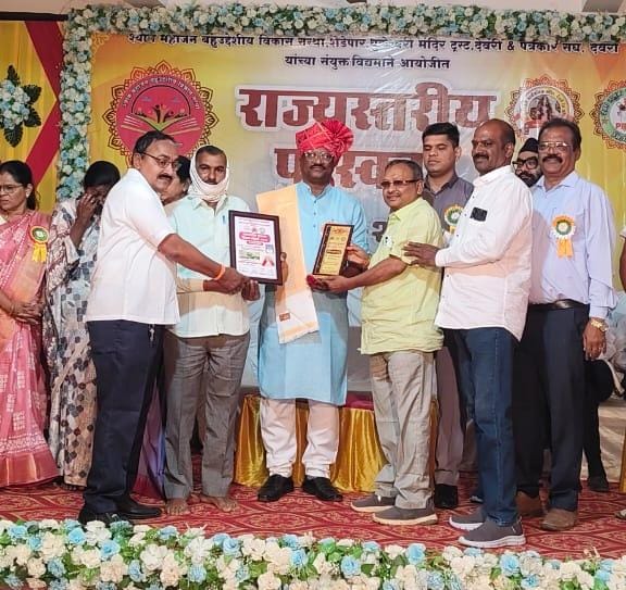 बादल बेले यांना राज्यस्तरीय पर्यावरण भूषण पुरस्कार प्रदान.