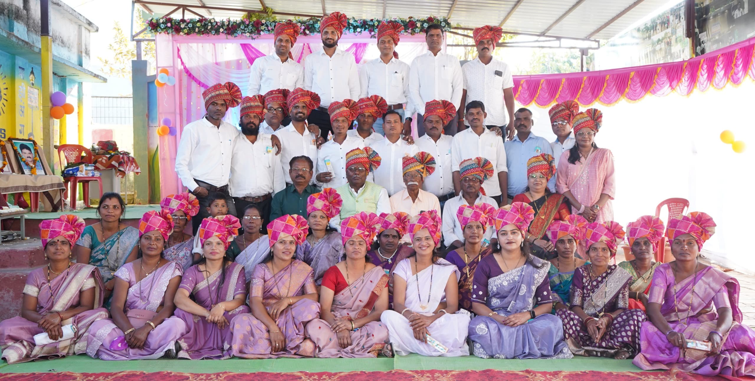 उपरवाही येथे माजी विद्यार्थ्यांचे स्नेहमिलन उत्साहात