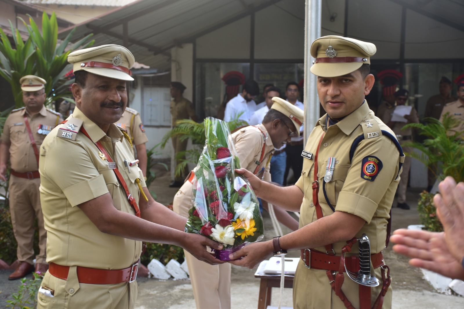 पोलीस विभागातील उपनिरीक्षक गंगाधर घुमरे यांना त्यांच्या उत्कृष्ट सेवेबद्दल&nbsp; प्रजासत्ताक दिनी राष्ट्रपती पदक पुरस्कार जाहीर