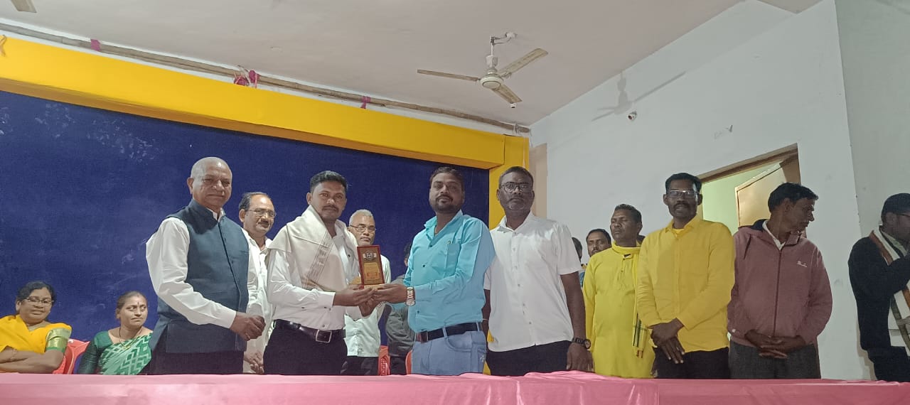 अनैशा वाहन चालक कामगार संघटनेच्या वतीने मौजा कुकुडसाथ येथील प्रतिष्ठित नागरिकांचा सत्कार