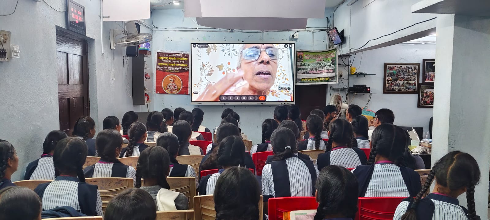 “लेखिका आपल्या दारी” उपक्रमा अंतर्गत डॉ. नीलिमा गुंडी यांची इयत्ता दहावीच्या विद्यार्थ्यांशी आभासी पद्धतीने हितगुज.