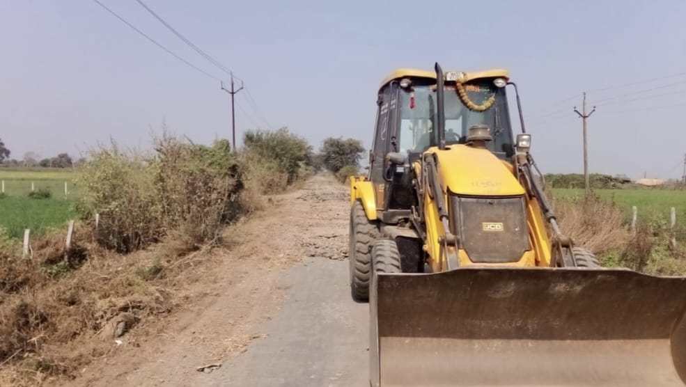 अखेर पिंपळगाव रस्त्याच्या कामाला सुरुवात;