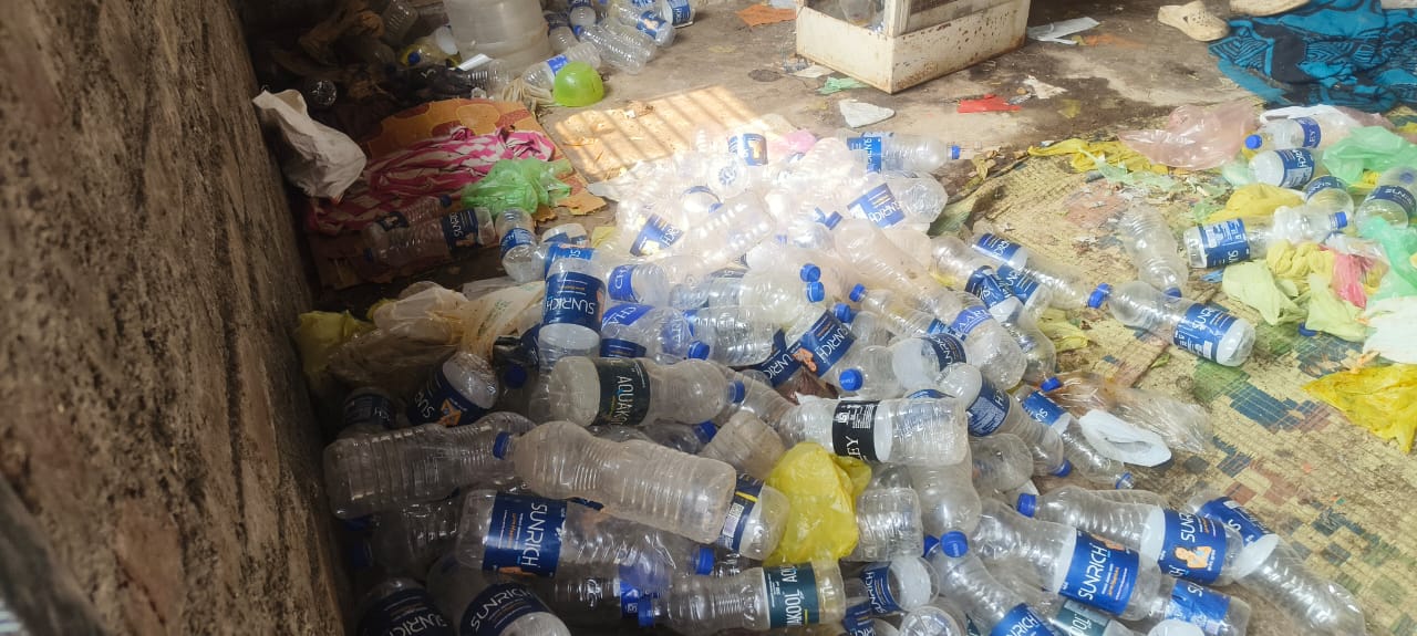 अत्यंत अमानवी वागणूक देऊन मागील दोन वर्षापासून कुलूप बंद खोलीत ठेवून आई व बहिणीला दिल्या नरक यातना…