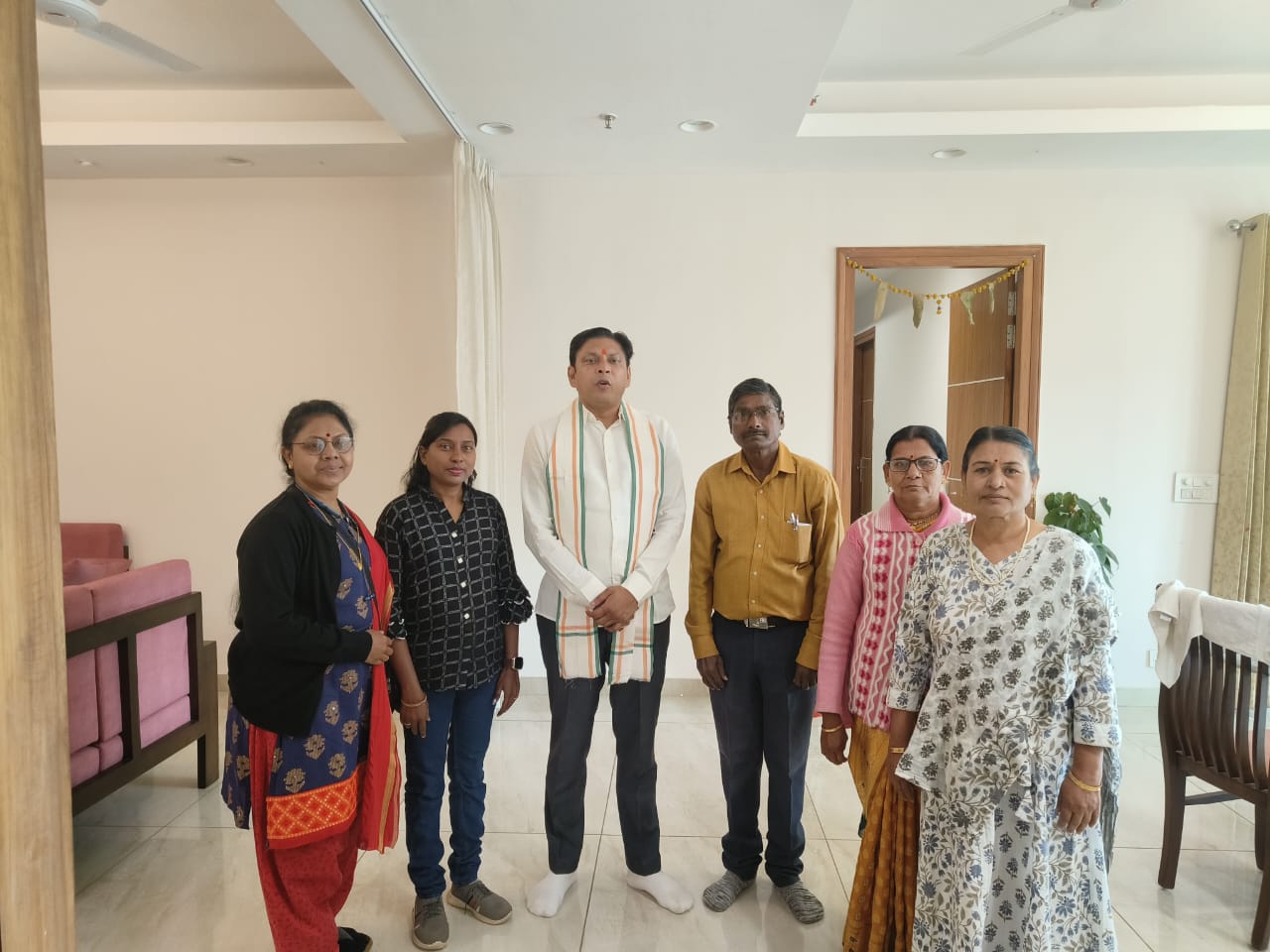 दिल्लीतील निवासस्थानी खासदार डॉ प्रशांत पडोळे यांची महामाया महिला संघटनेने घेतली भेट