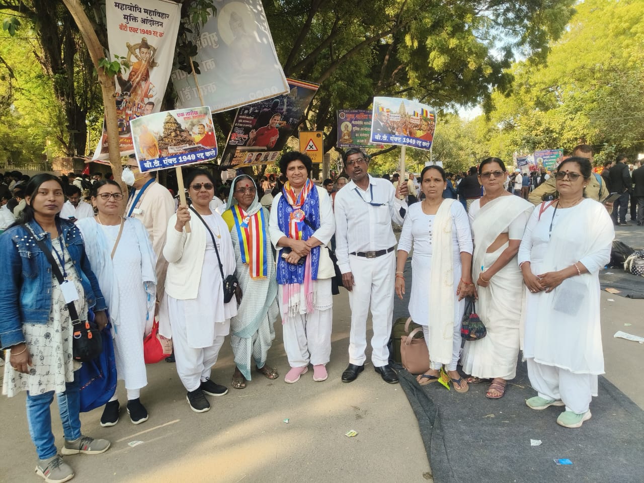 बोधगया येथील महाबोधी महाविहार बौद्धांच्या ताब्यात द्या