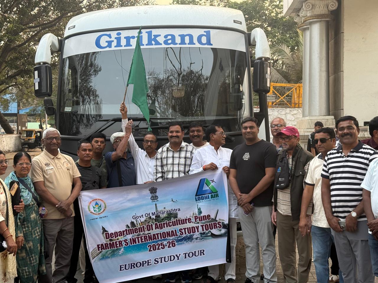 राज्यातील ५२ शेतकऱ्यांचा युरोप अभ्यास दौरा प्रारंभ<br>मा. कृषिमंत्र्यांच्या निर्णयामुळे अनुदानात दुप्पट वाढ – दोन लाख रुपयांपर्यंत सहाय्य राज्यातील ५२ शेतकऱ्यांचा युरोप अभ्यास दौरा प्रारंभ<br>मा. कृषिमंत्र्यांच्या निर्णयामुळे अनुदानात दुप्पट वाढ – दोन लाख रुपयांपर्यंत सहाय्य