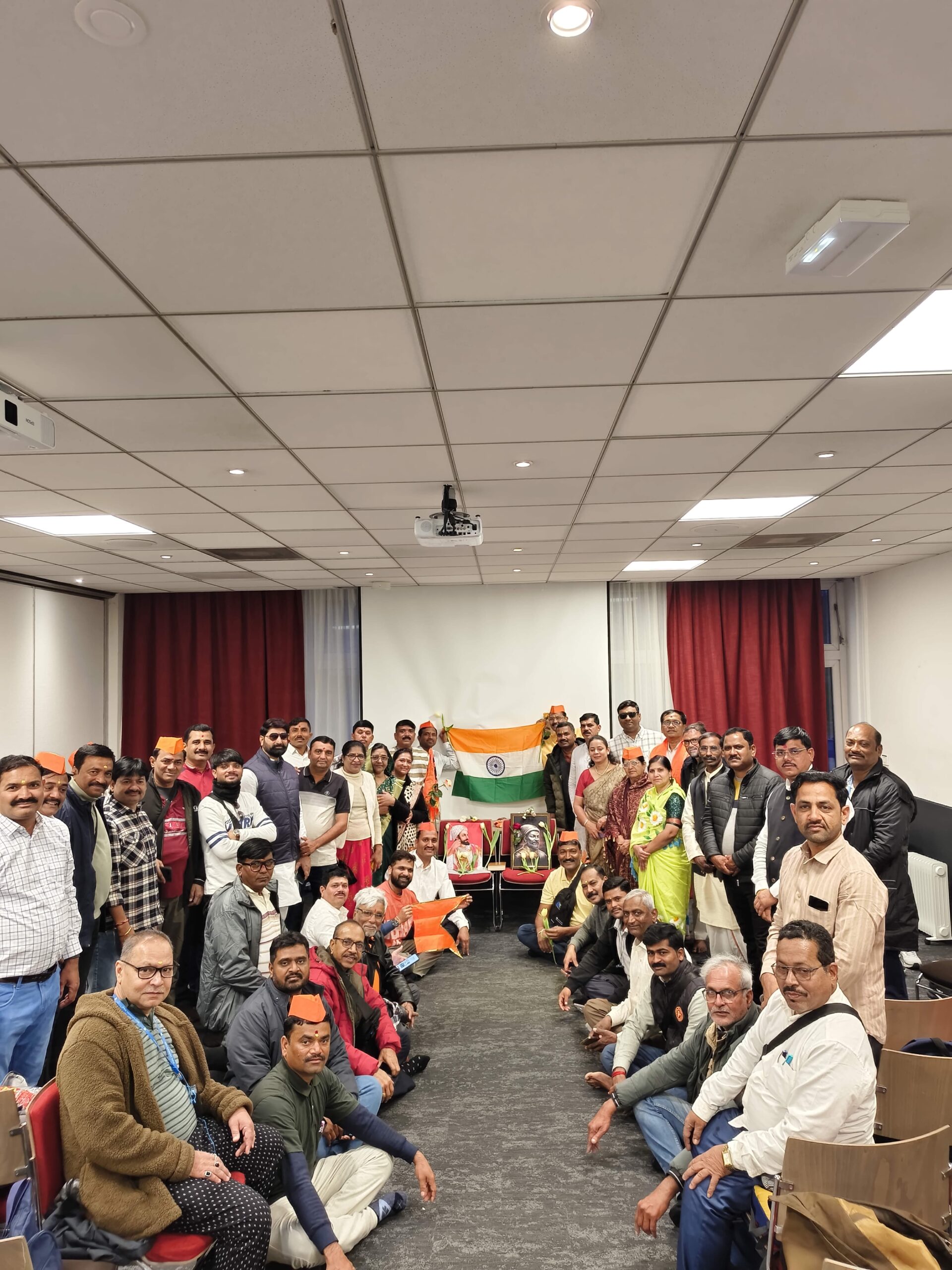 पॅरिस मध्ये भारतीय शेतकऱ्यांनी केली शिवजयंती साजरी