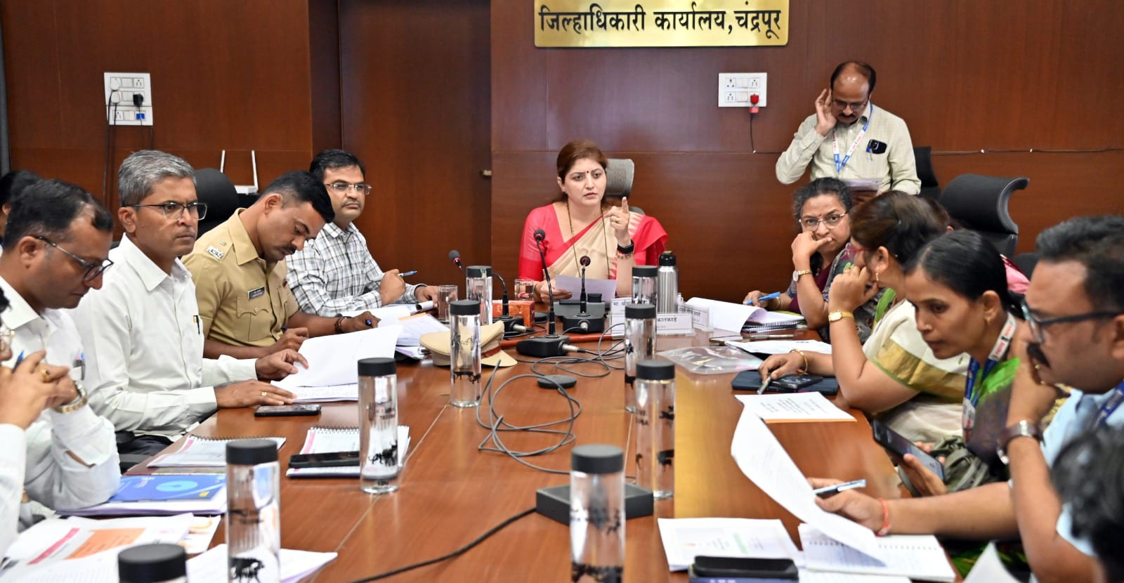 चिमूर येथील अल्पवयीन मुलीचे अपहरण प्रकरण पोहोचले राज्य महिला आयोगाच्या दरबारात–दोन महिण्यापासून संशयित आरोपी फरार-महिला सामाजिक संघटना गप्प का? चिमूर येथील अल्पवयीन मुलीचे अपहरण प्रकरण पोहोचले राज्य महिला आयोगाच्या दरबारात–दोन महिण्यापासून संशयित आरोपी फरार-महिला सामाजिक संघटना गप्प का?