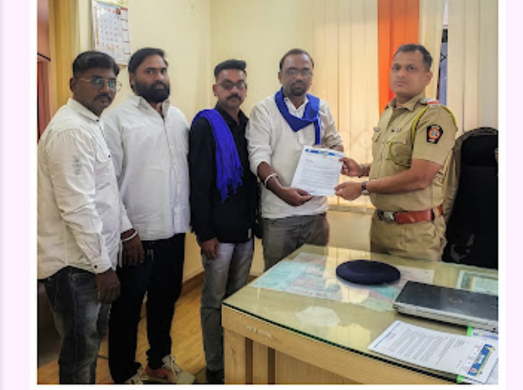 महाराष्ट्र भीम आर्मी प्रमुख अशोक कांबळे यांची बारामती विमान अपघात स्थळी भेट