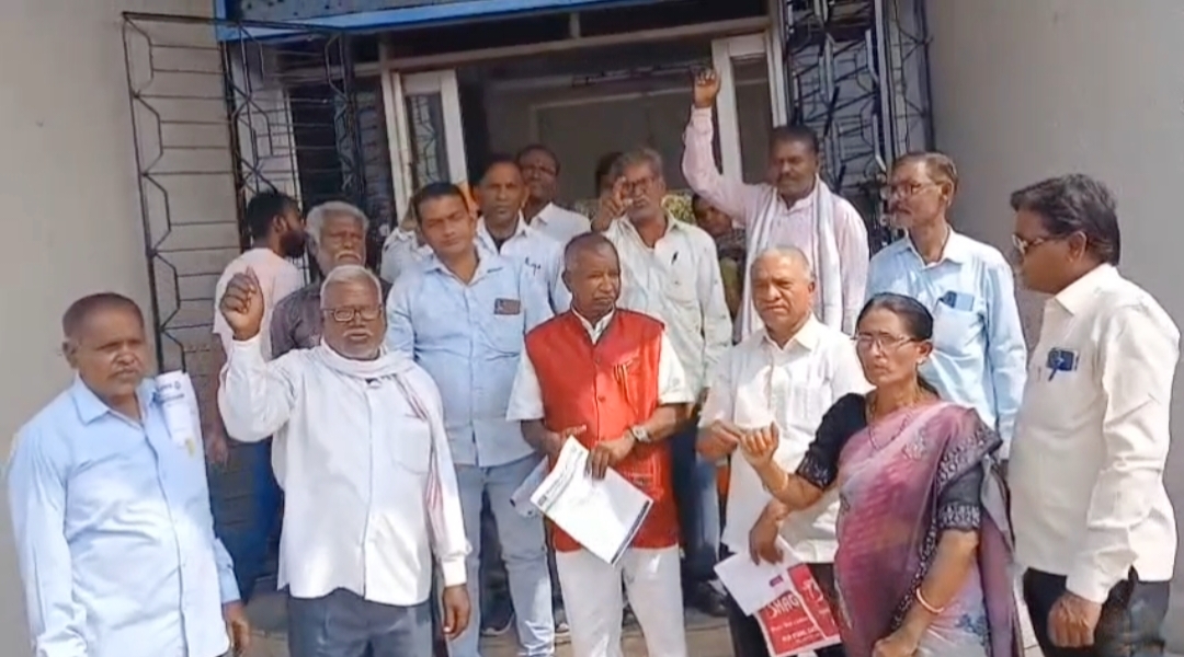 प्रजासत्ताक दिनी डॉ. बाबासाहेब आंबेडकर यांची अवहेलना; कोरपनातून प्रशासनाला निवेदन, आंदोलनाचा इशारा