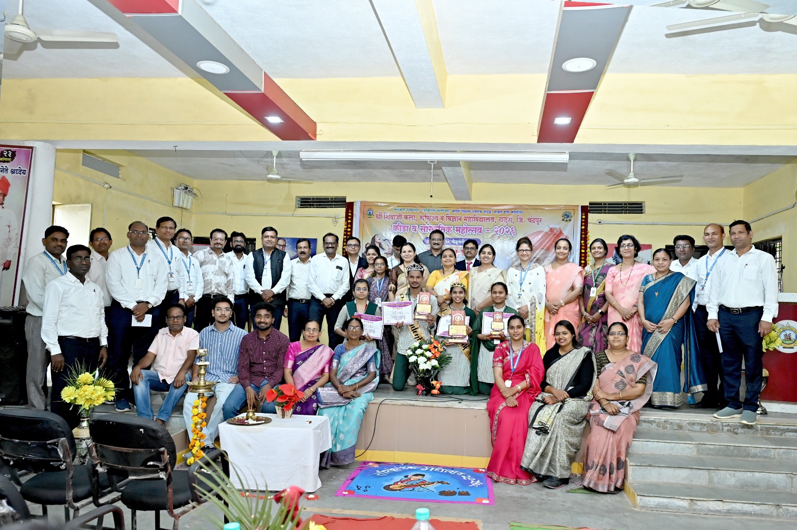 श्री शिवाजी महाविद्यालय राजुराची “बेस्ट स्टुडंट ऑफ द इयर” प्रथम पुरस्काराची मानकरी ठरली सायली रोगे