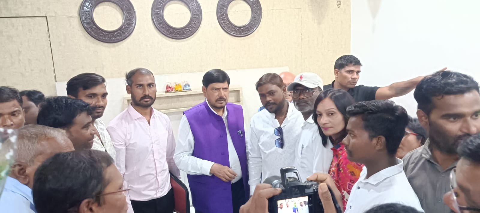 स्थानिक भूमिपुत्रांना येथील कारखान्यात रोजगार द्या. अनैशा वाहन चालक कामगार संघटनेची सामाजिक न्याय मंत्र्यांकडे मागणी.