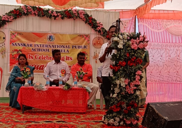 विद्यार्थ्यांच्या सुप्त गुणांना चालना देण्याकरता स्नेहसंमेलनाची गरज – पत्रकार संजीव भांबोरे