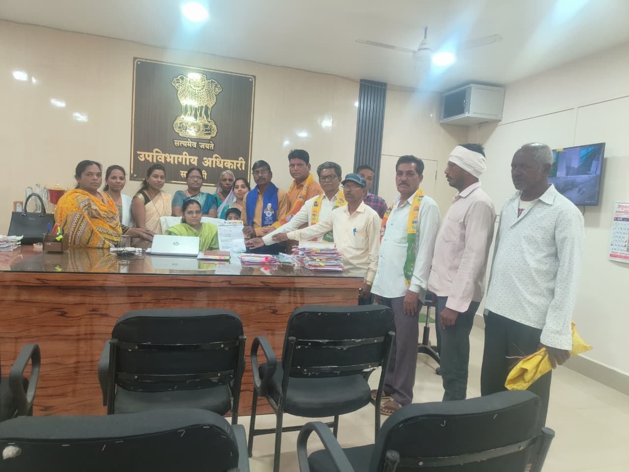 महाराष्ट्रातील केसरी कार्डधारकांना मोफत राशन द्या:- वंचित बहुजन आघाडी महाराष्ट्रातील केसरी कार्डधारकांना मोफत राशन द्या:- वंचित बहुजन आघाडी