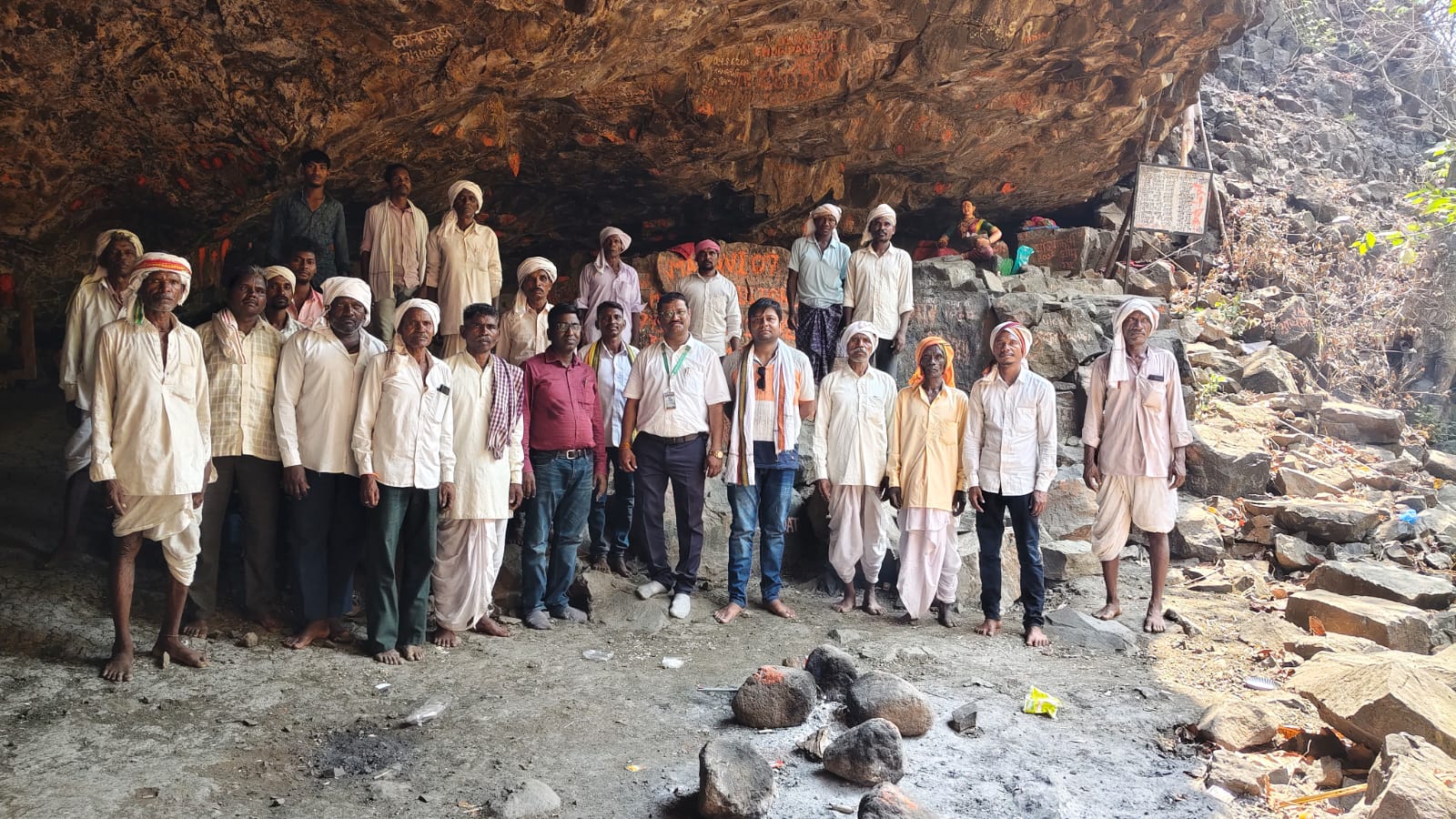 सुईवेलार भुयारी सारजमाता देवस्थान मूलभूत सुविधांपासून वंचित.