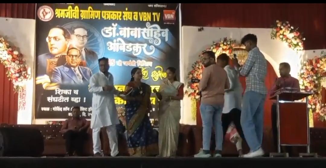 भारतवाडा येथे चैताली भस्मे यांचा “संविधान दीप सन्मानाने ” गौरव