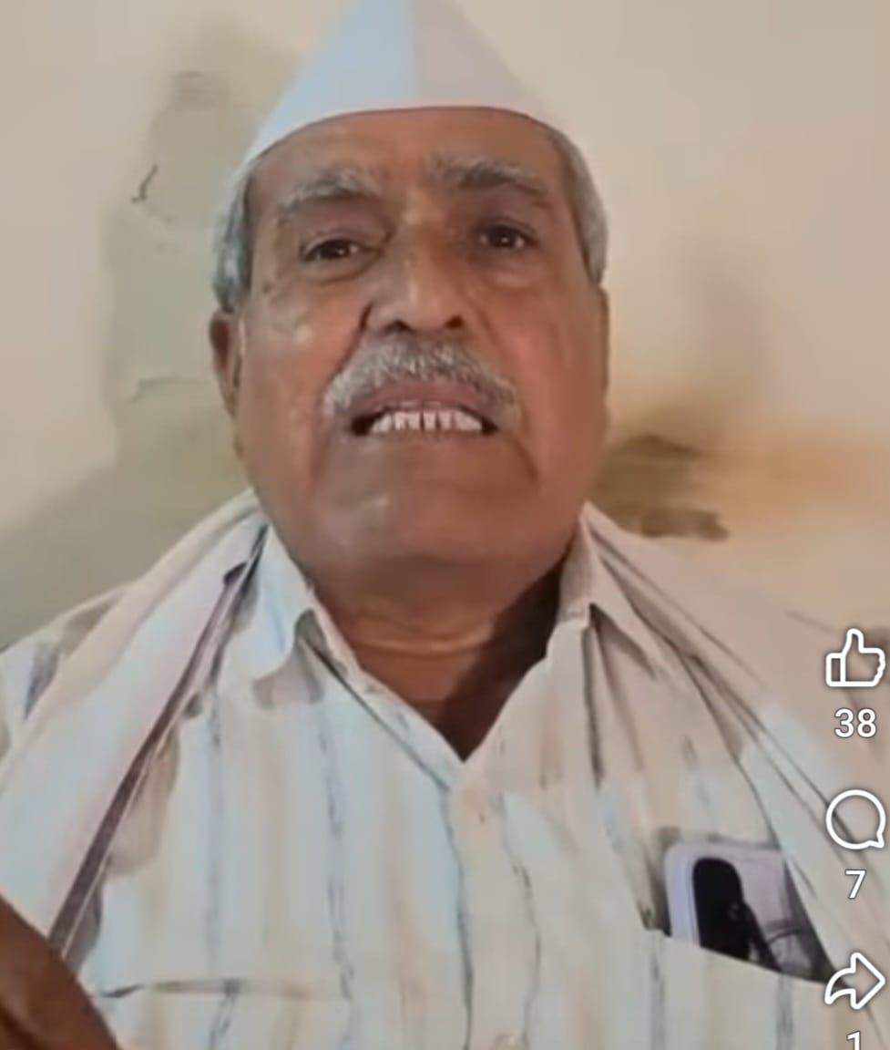 वृद्ध आईबापाने कोणाच्या खांद्यावर डोके ठेवायचे?