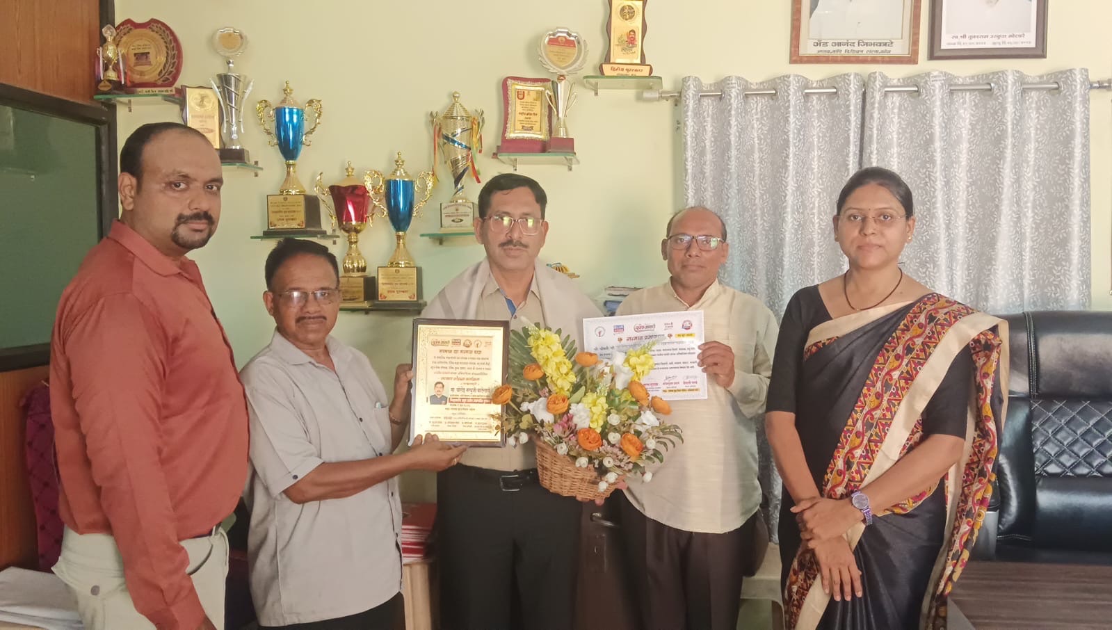 योगेंद्र काटेखाये जिल्हास्तरीय उत्कृष्ट शालेय उपक्रमशील पुरस्काराने सन्मानित