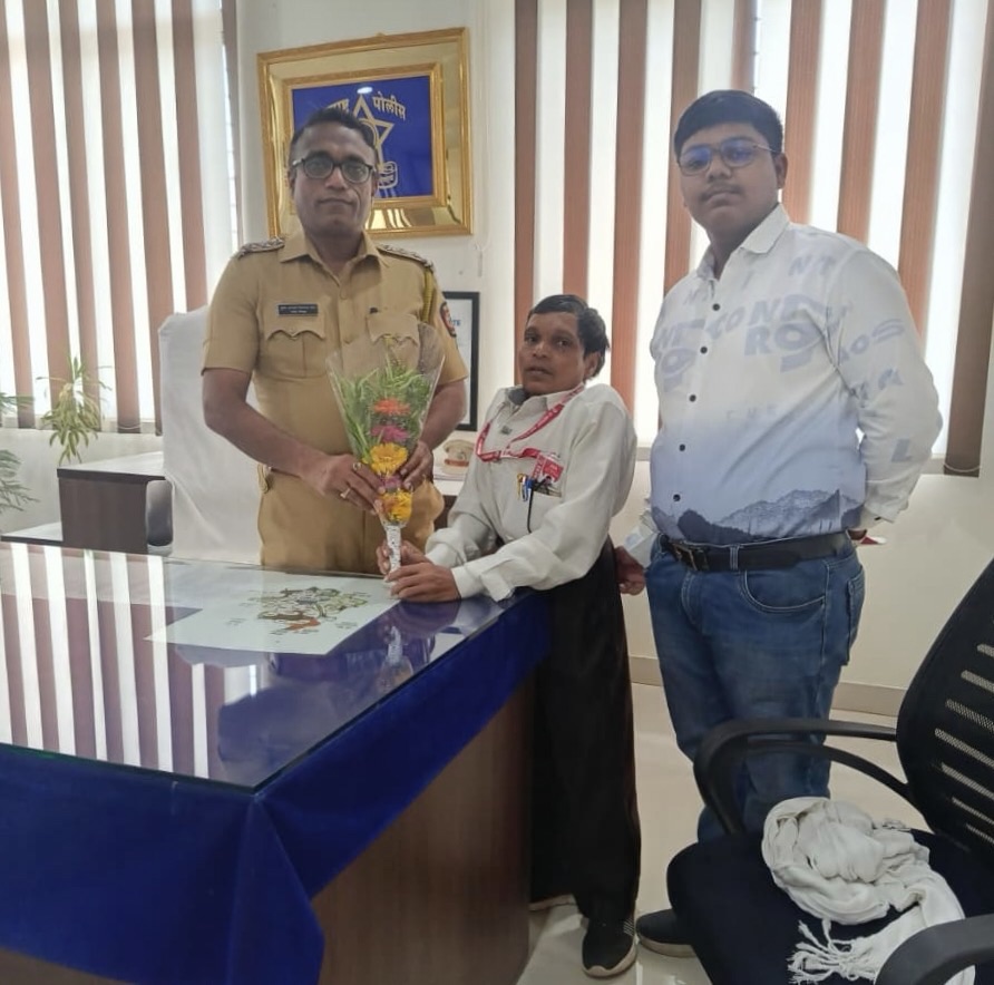तुमसरचे नवनियुक्त निरीक्षक सुभाष बारसे साहेब यांचे “साप्ताहिक जनता की आवाज” समूहाद्वारे गुलदस्ता देऊन शुभेच्छा दिल्या !.. तुमसरचे नवनियुक्त निरीक्षक सुभाष बारसे साहेब यांचे “साप्ताहिक जनता की आवाज” समूहाद्वारे गुलदस्ता देऊन शुभेच्छा दिल्या !..