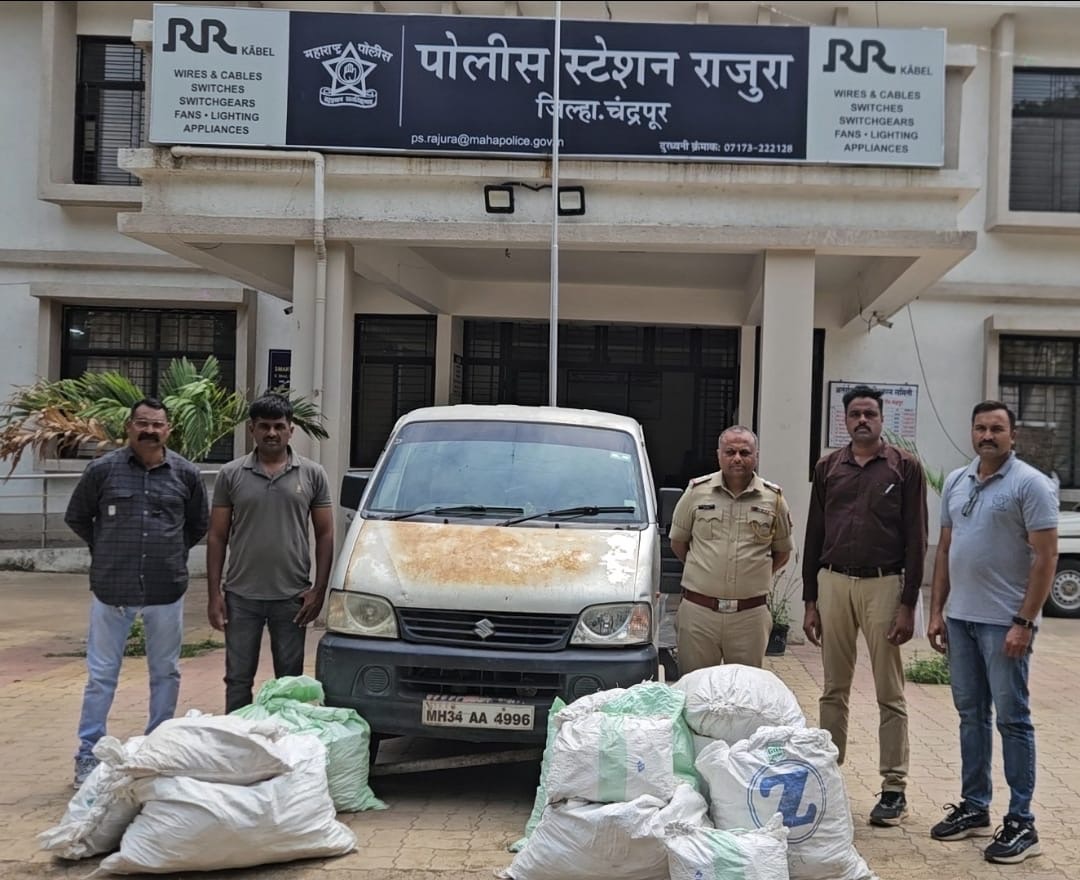 राजुरा पोलिसांची धडक कारवाई : ६.५१ लाखांचा सुगंधित तंबाखू व पानमसाला जप्त. राजुरा पोलिसांची धडक कारवाई : ६.५१ लाखांचा सुगंधित तंबाखू व पानमसाला जप्त.