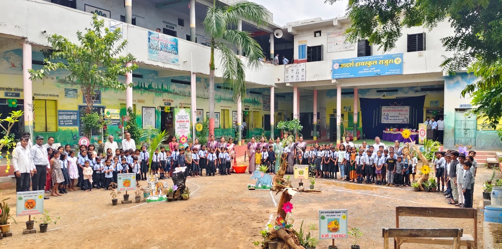 आदर्श शाळेत ‘ज्ञानाची जंगल सफर’ ठरली विशेष आकर्षण.- नवागतांचे स्वागत व मोफत पाठ्यपुस्तक वितरण उत्साहात. आदर्श शाळेत ‘ज्ञानाची जंगल सफर’ ठरली विशेष आकर्षण.- नवागतांचे स्वागत व मोफत पाठ्यपुस्तक वितरण उत्साहात.