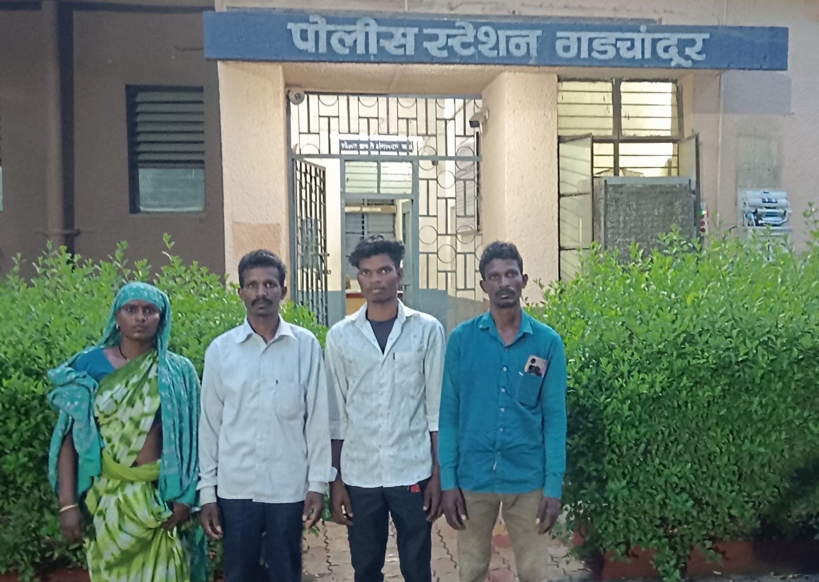 अल्ट्राटेक सिमेंट कंपनीच्या व्यवस्थापनाची मुजोरी कोलाम आदिवासीच्या शेतातील कापसाचे पीक केले उद्ध्वस्त कारवाईची मागणी अल्ट्राटेक सिमेंट कंपनीच्या व्यवस्थापनाची मुजोरी कोलाम आदिवासीच्या शेतातील कापसाचे पीक केले उद्ध्वस्त कारवाईची मागणी