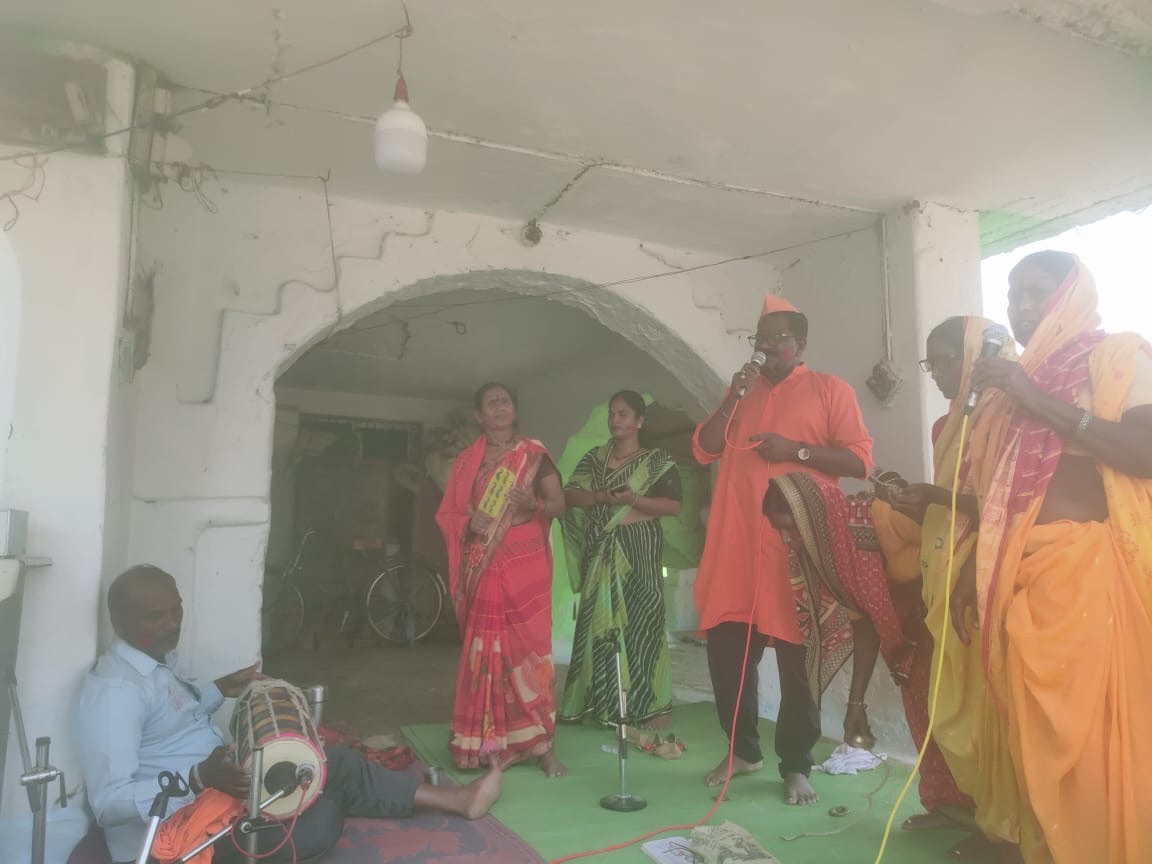 सागर बावणे प्रबोधनातून लोकांना हुंडाबळी, दारूबंदी ,व्यसनमुक्ती या विषयावर करीत असतात मार्गदर्शन